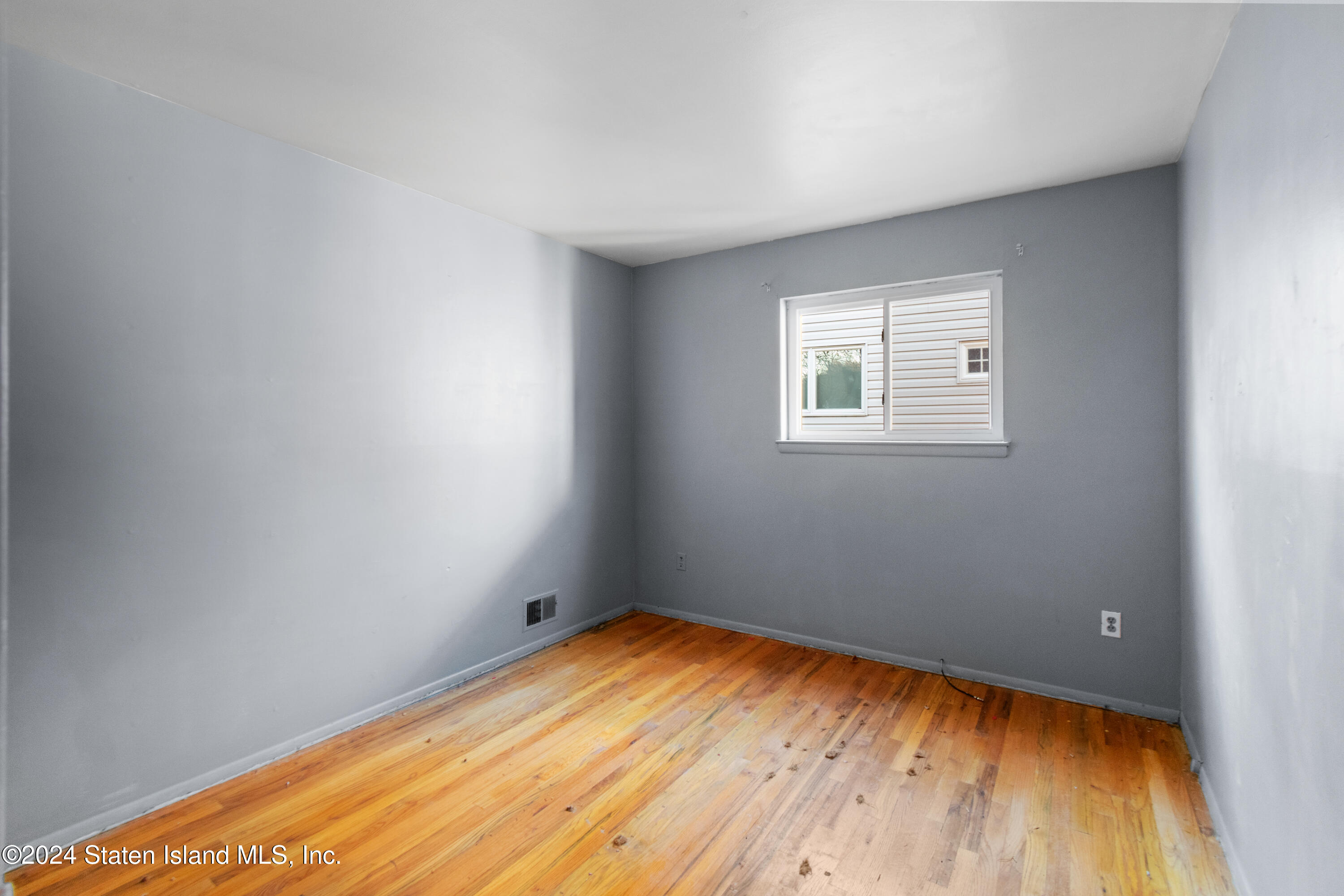 941 Willowbrook Road Staten Island, NY 10314 - Photo 7 of 16 DSC_2691