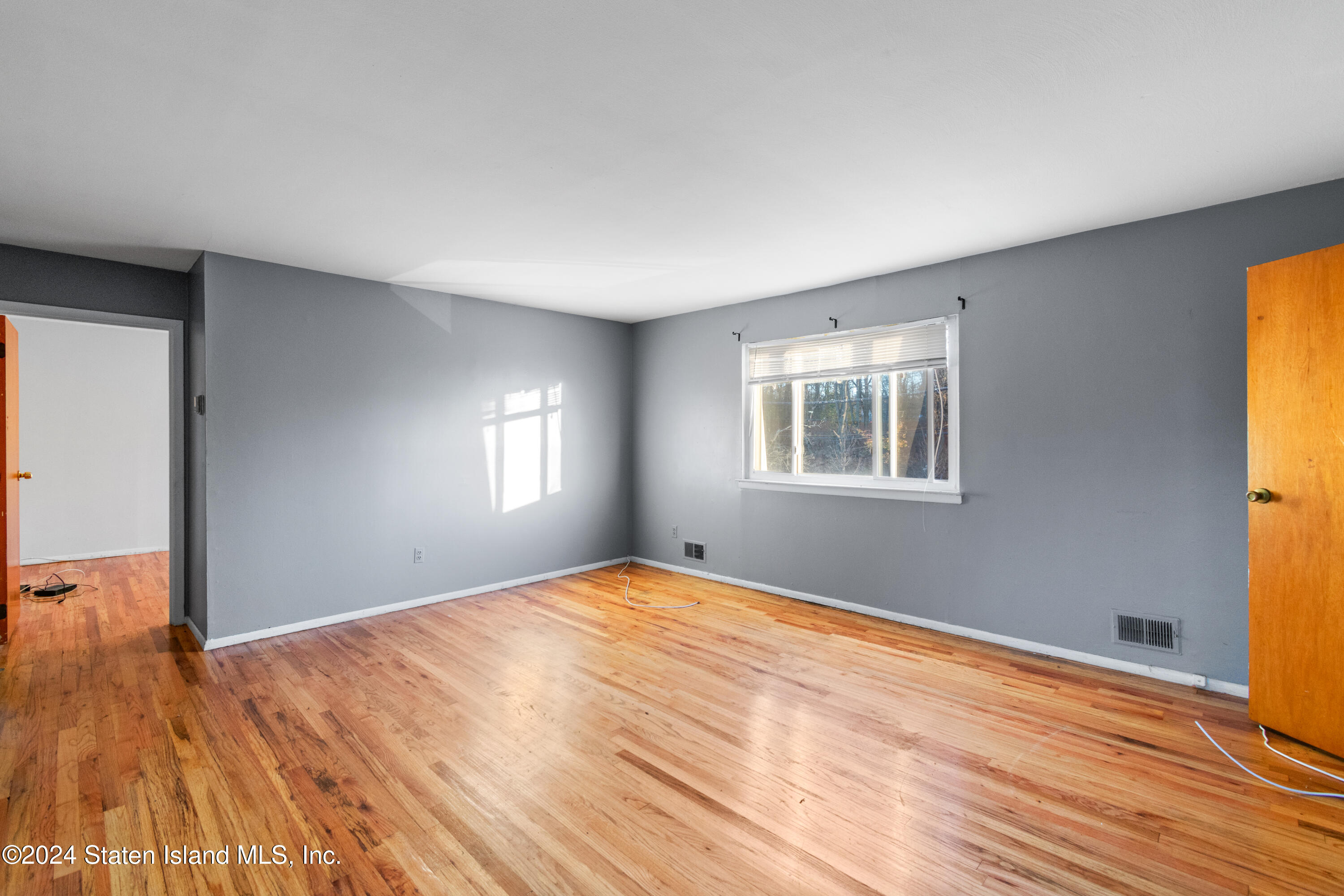 941 Willowbrook Road Staten Island, NY 10314 - Photo 8 of 16 DSC_2697