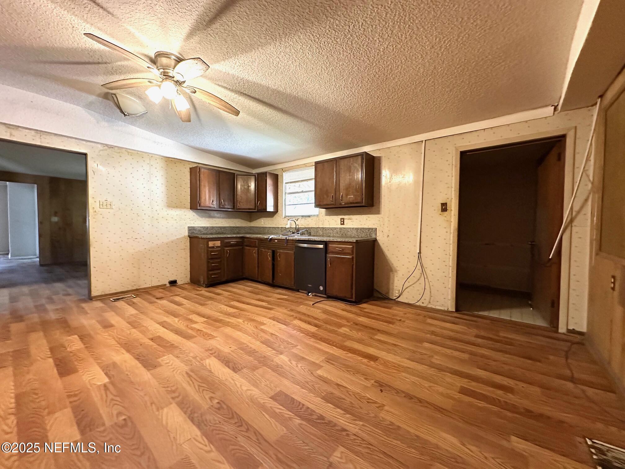 10185 Fraser Road Jacksonville, FL 32246 - Photo 3 of 15 Kitchen