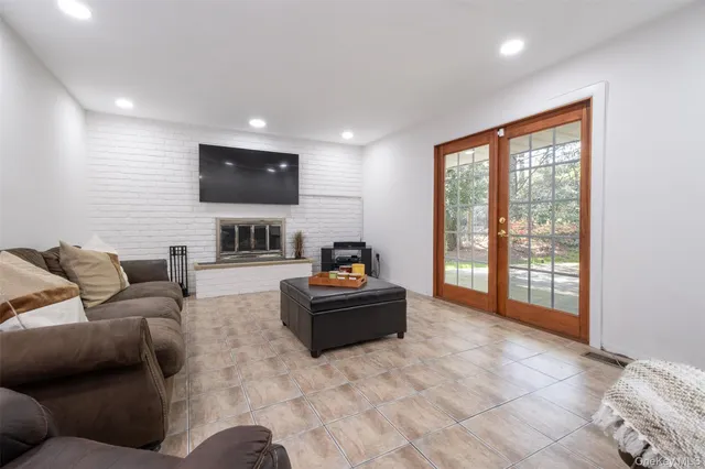 $1,195,000 | 24 Sheldrake Place, New Rochelle, NY 10804