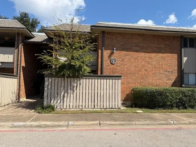 $129,900 | 2805 Lineville Drive, Unit 203, Farmers Branch, TX 75234
