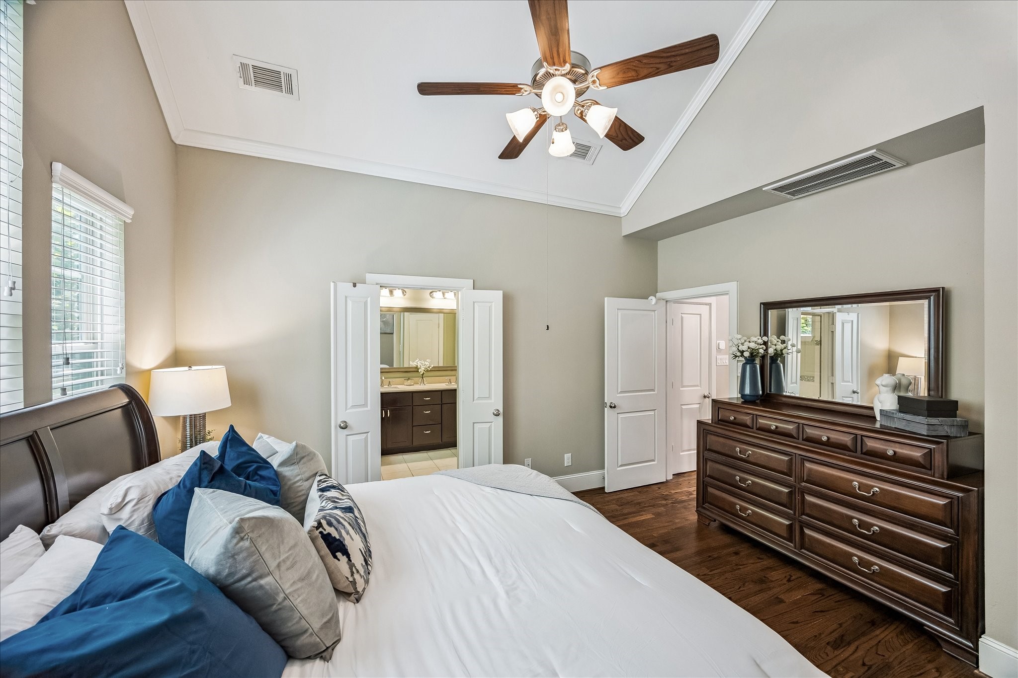 766 Nicholson Street Houston, TX 77007 - Photo 11 of 27 Generously sized primary retreat.
