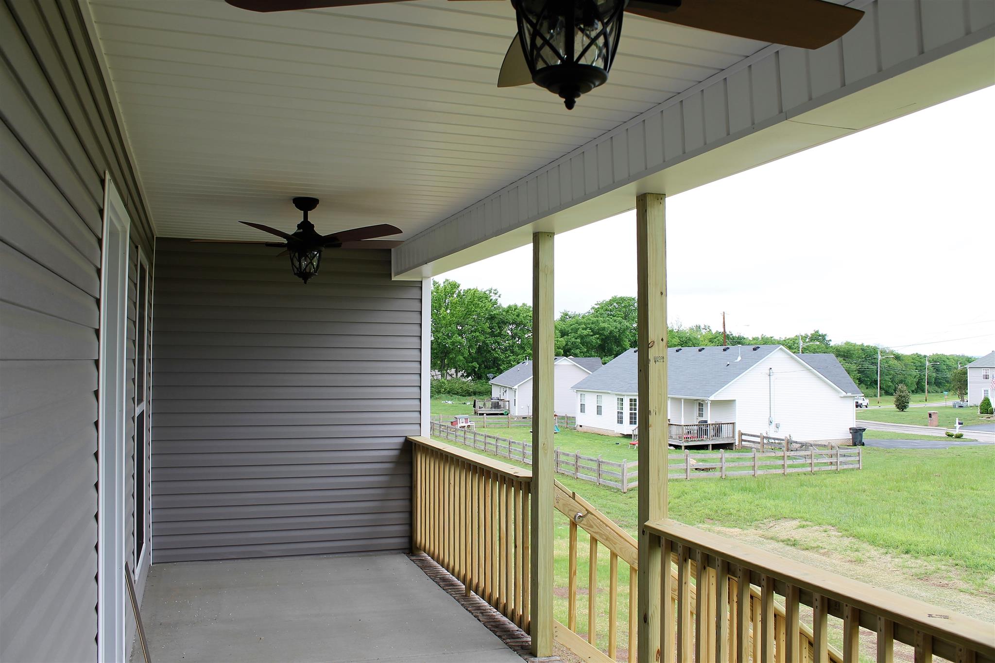 1606 Rugby Court Columbia, TN 38401 - Photo 2 of 14 Gallery Image 2