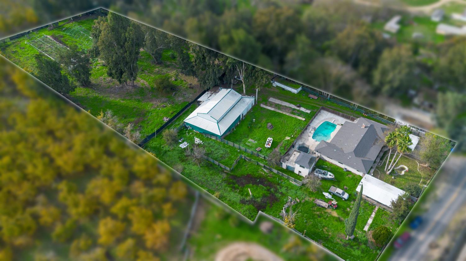 a view of a yard from a balcony