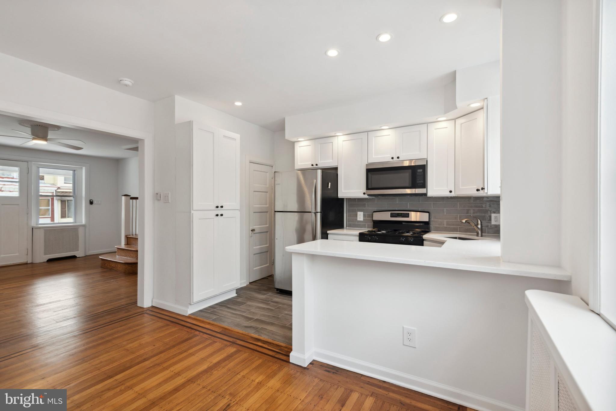 5631 Ridgewood Street Philadelphia, PA 19143 - Photo 5 of 13 Open kitchen with breakfast bar/dining room