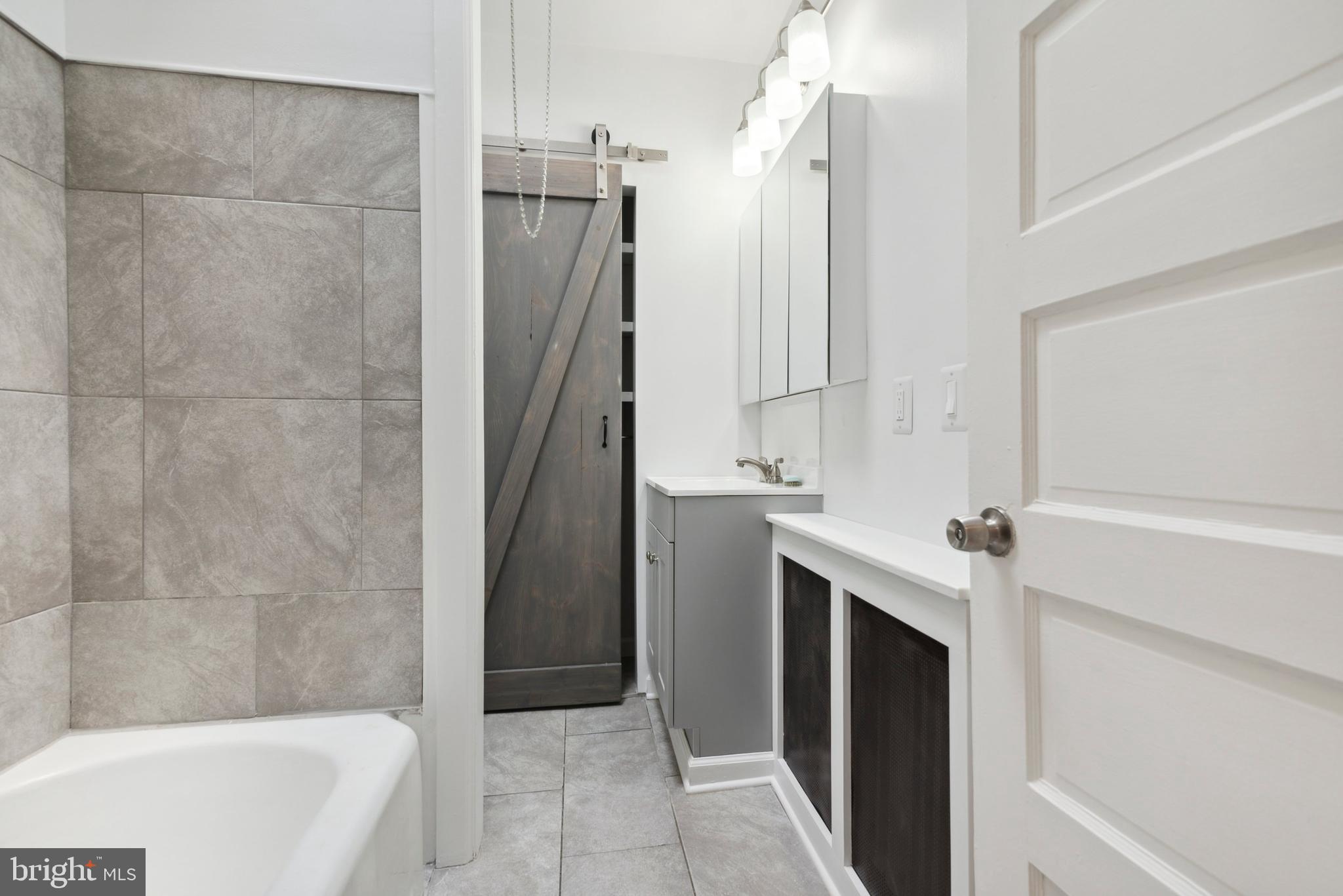 5631 Ridgewood Street Philadelphia, PA 19143 - Photo 10 of 13 Bathing tub with shower