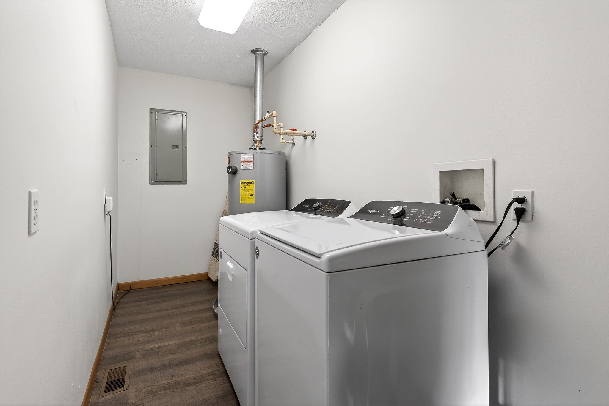 8607 Bockman Way Sparta, TN 38583 - Photo 25 of 34 a utility room with dryer and washer