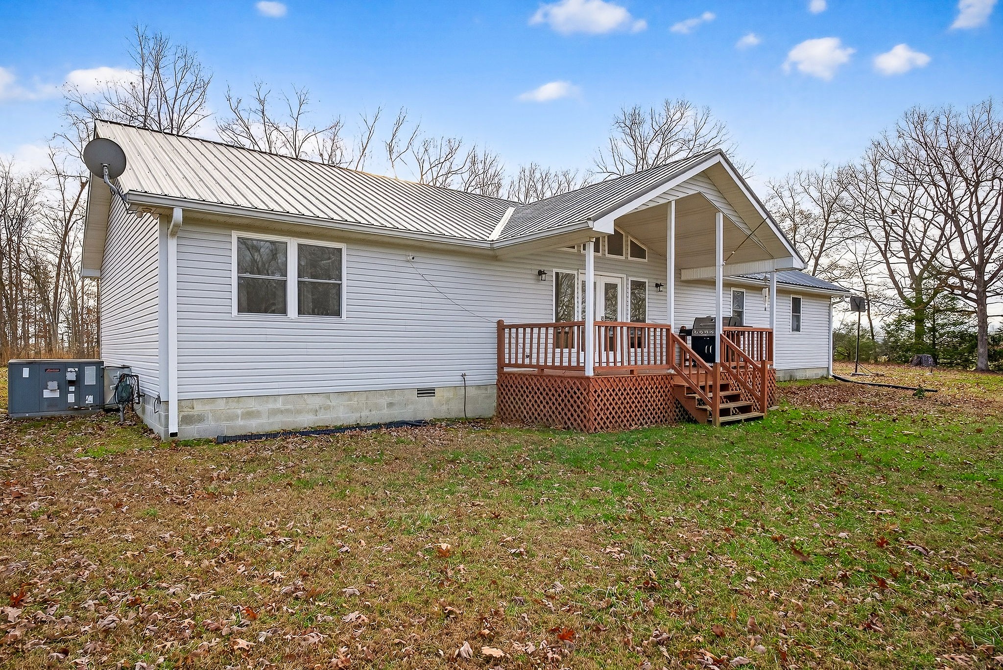 8607 Bockman Way Sparta, TN 38583 - Photo 4 of 34 a view of a house with a yard