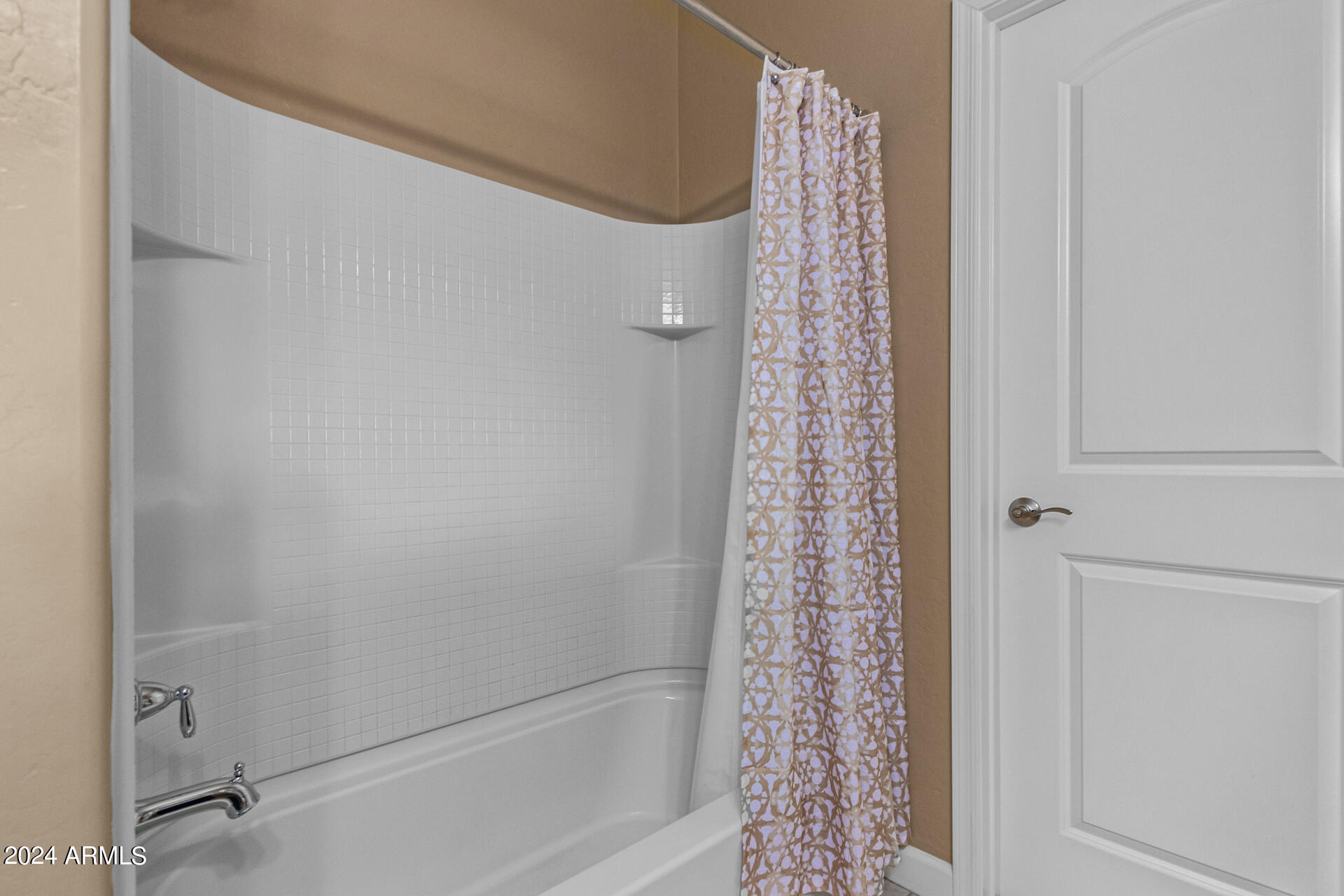 2150 West Alameda Road, Unit 1182 Phoenix, AZ 85085 - Photo 18 of 47 a bathroom with a shower