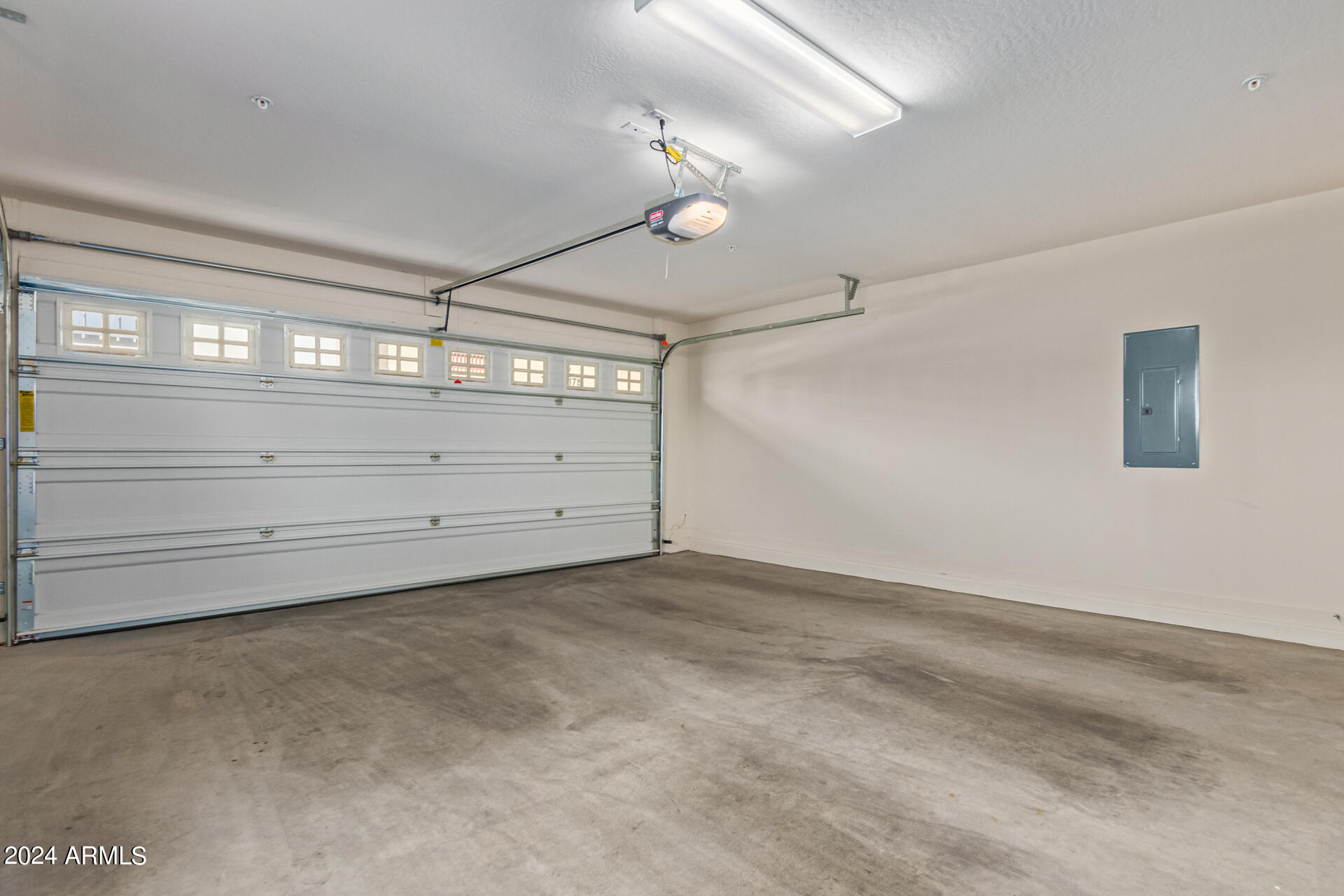 2150 West Alameda Road, Unit 1182 Phoenix, AZ 85085 - Photo 26 of 47 a view of an empty room