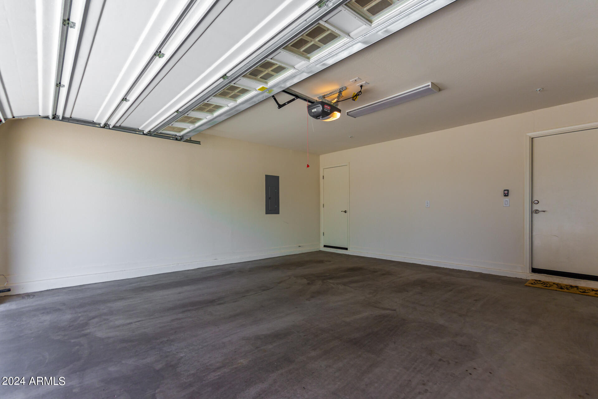 2150 West Alameda Road, Unit 1182 Phoenix, AZ 85085 - Photo 27 of 47 an empty room with windows