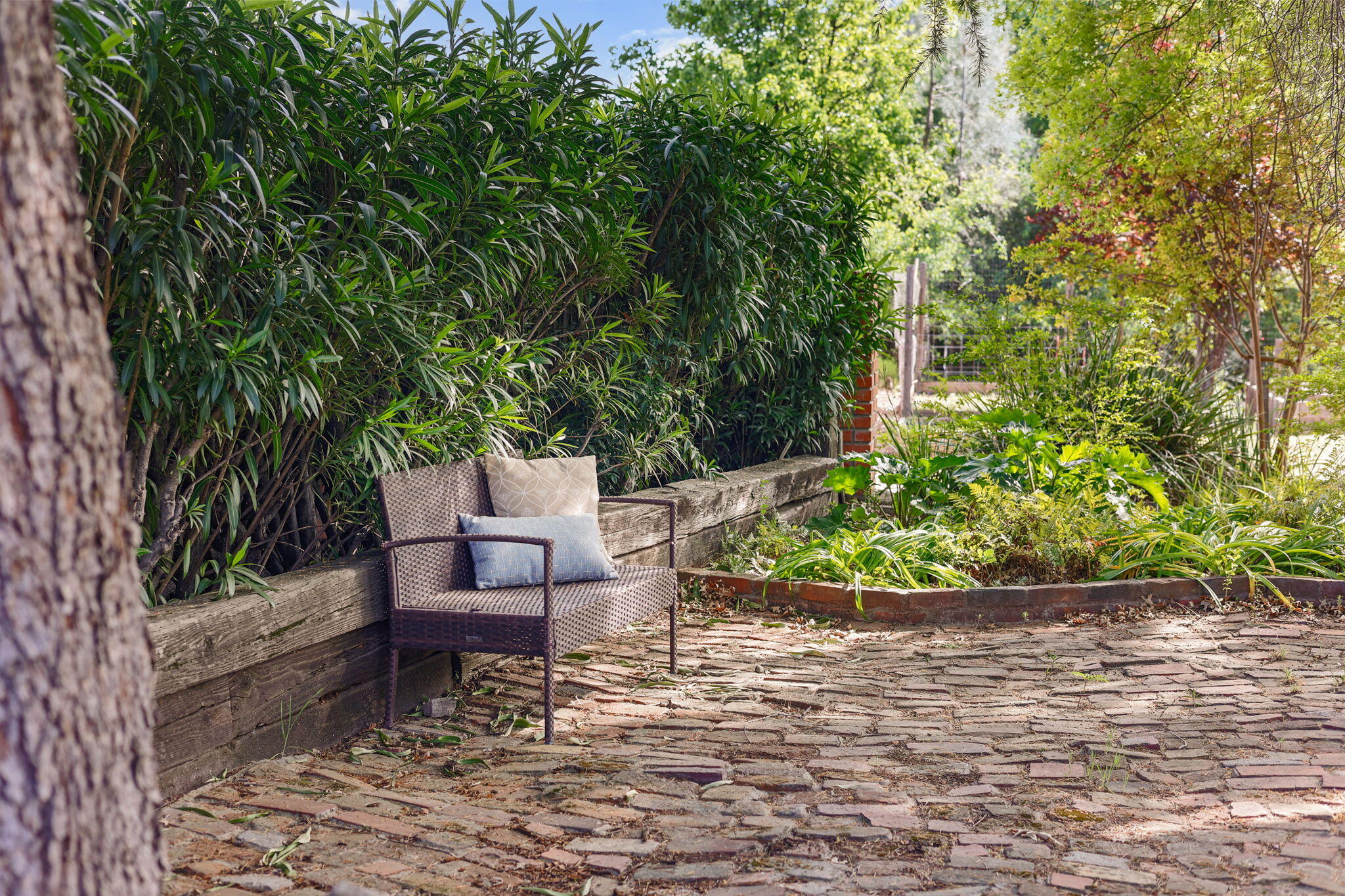 4550 Placer Road Redding, CA 96001 - Photo 28 of 95 Hardscaping in Front