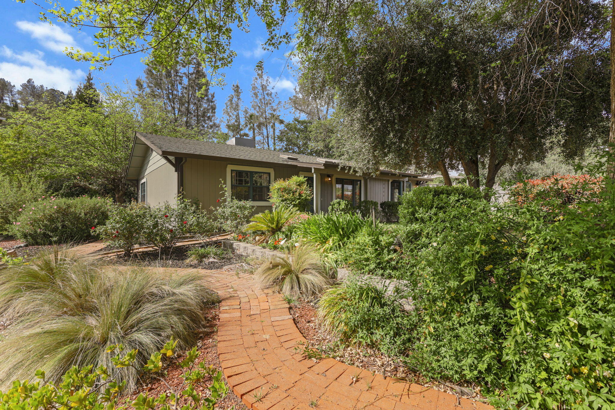4550 Placer Road Redding, CA 96001 - Photo 29 of 95 Brick Work & Landscaping