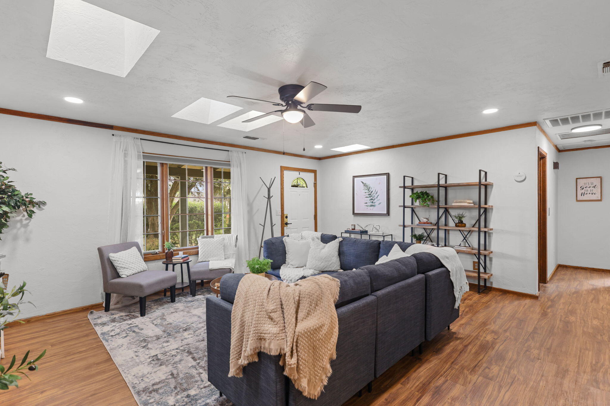 4550 Placer Road Redding, CA 96001 - Photo 36 of 95 Spacious Living Room with Skylights