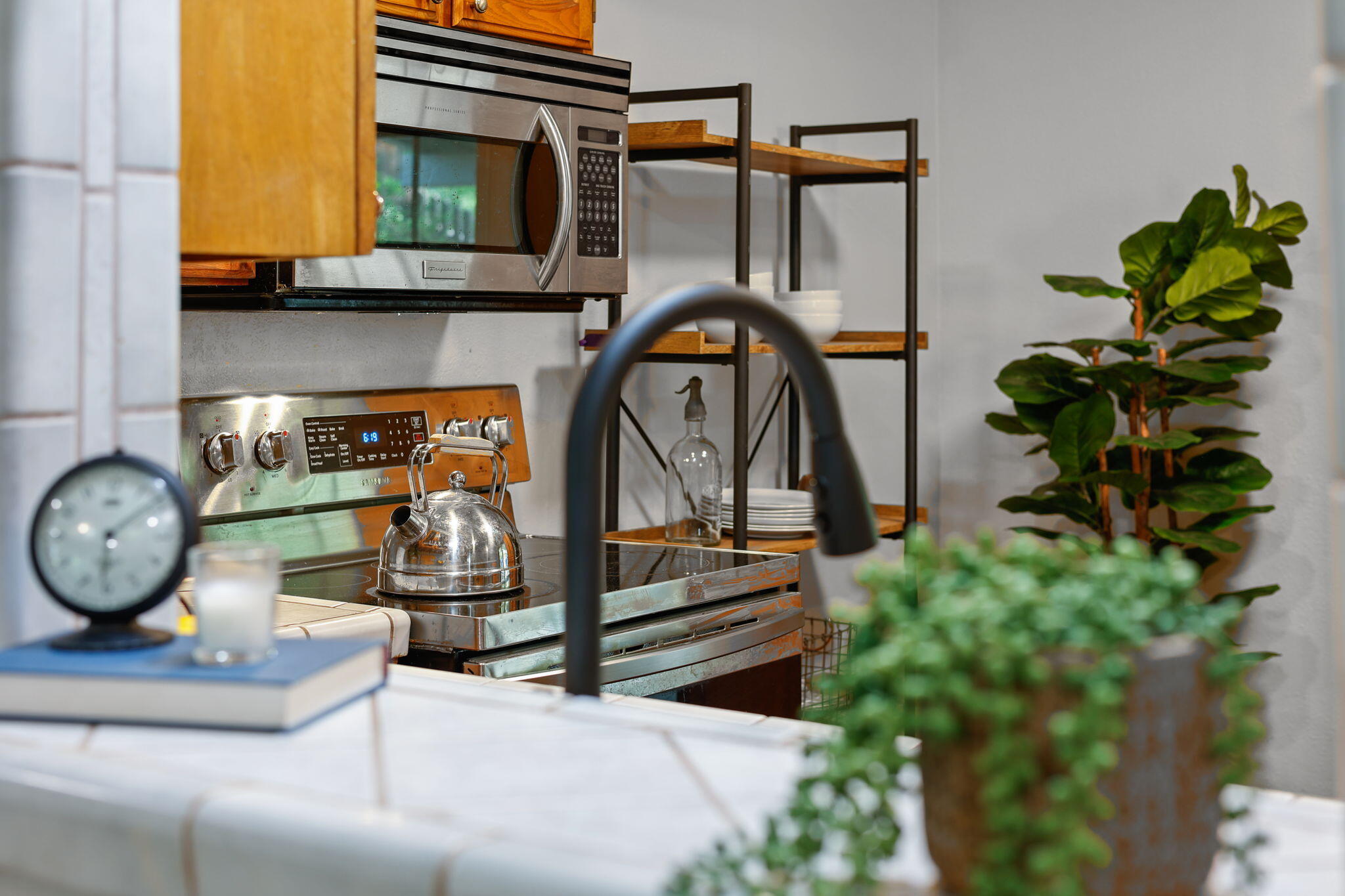 4550 Placer Road Redding, CA 96001 - Photo 43 of 95 Kitchen Pass Thru