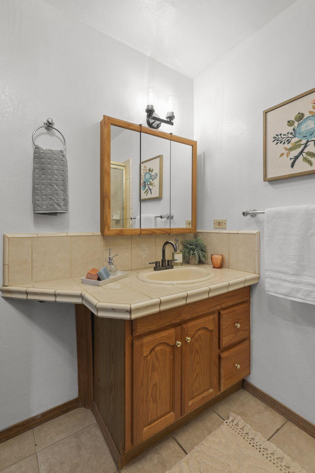 4550 Placer Road Redding, CA 96001 - Photo 52 of 95 EnSuite Bathroom