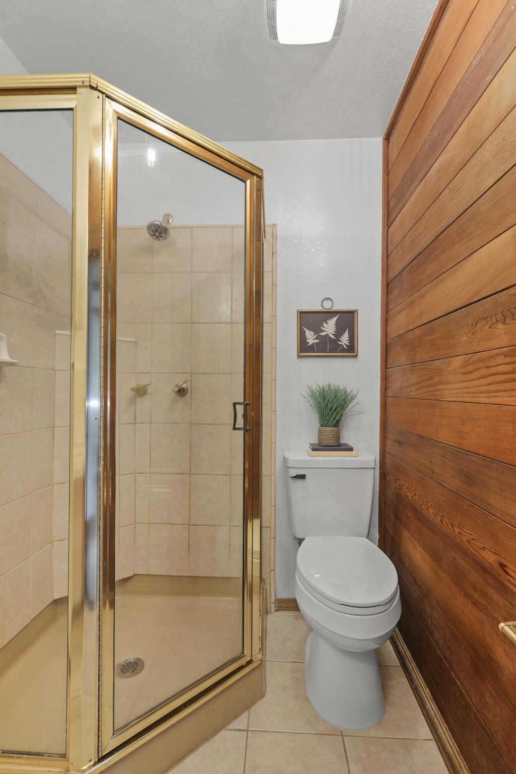 4550 Placer Road Redding, CA 96001 - Photo 53 of 95 EnSuite Bathroom