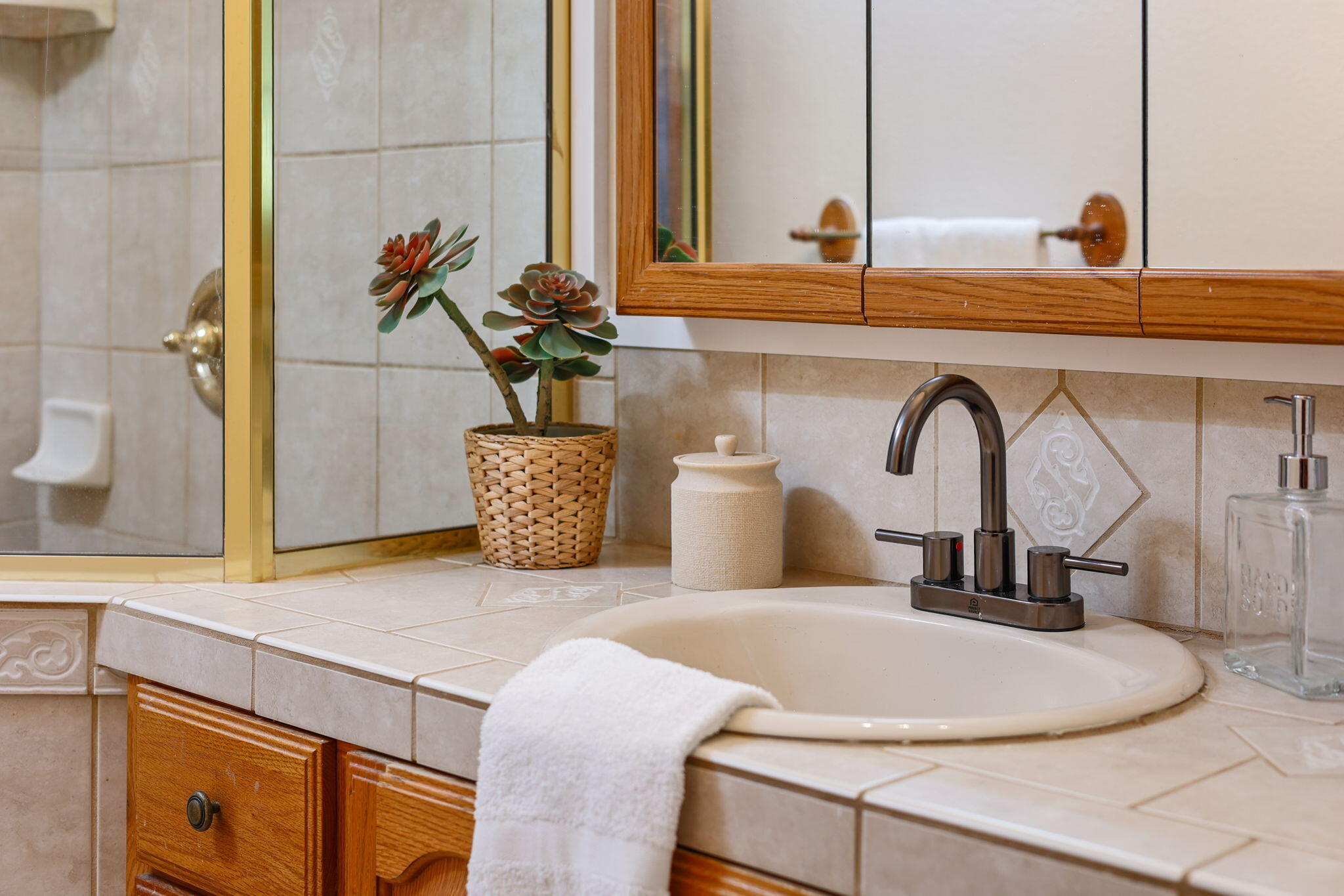 4550 Placer Road Redding, CA 96001 - Photo 62 of 95 Hall Bathroom