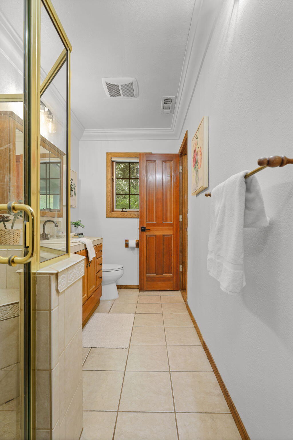 4550 Placer Road Redding, CA 96001 - Photo 63 of 95 Hall Bathroom