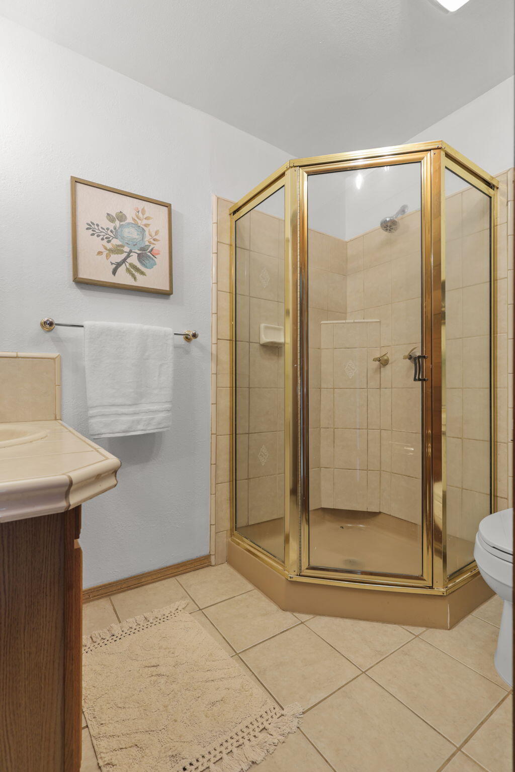 4550 Placer Road Redding, CA 96001 - Photo 10 of 95 EnSuite Bathroom
