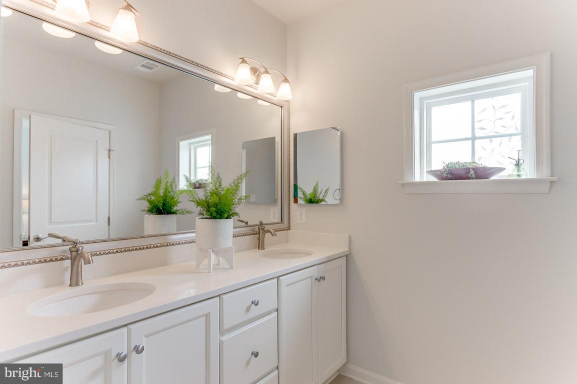 944 Lindley Road Frederick, MD 21701 - Photo 28 of 58 Owners Bath with quartz countertops