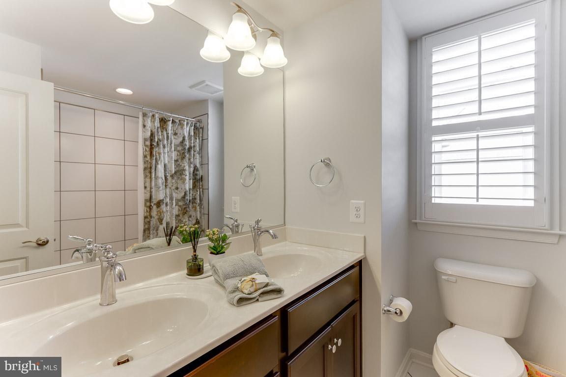 944 Lindley Road Frederick, MD 21701 - Photo 34 of 58 Upper Bath 2