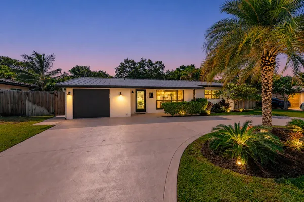 $775,000 | 300 Southeast 8th Avenue, Deerfield Beach, FL 33441