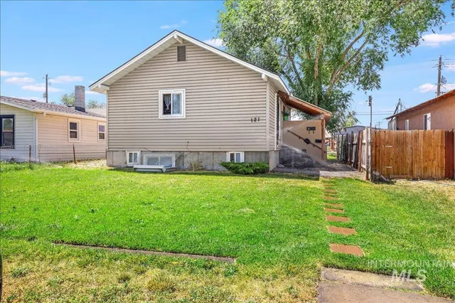 $270,000 | 121 7th Avenue South, Buhl, ID 83316