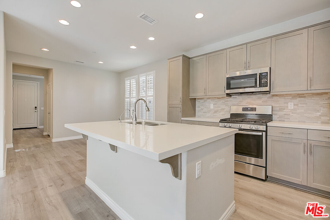 171 Stonegate Road Camarillo, CA 93010 - Photo 20 of 33