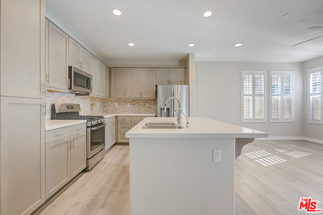 171 Stonegate Road Camarillo, CA 93010 - Photo 4 of 33