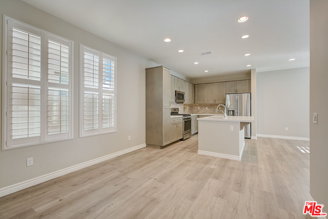 171 Stonegate Road Camarillo, CA 93010 - Photo 5 of 33