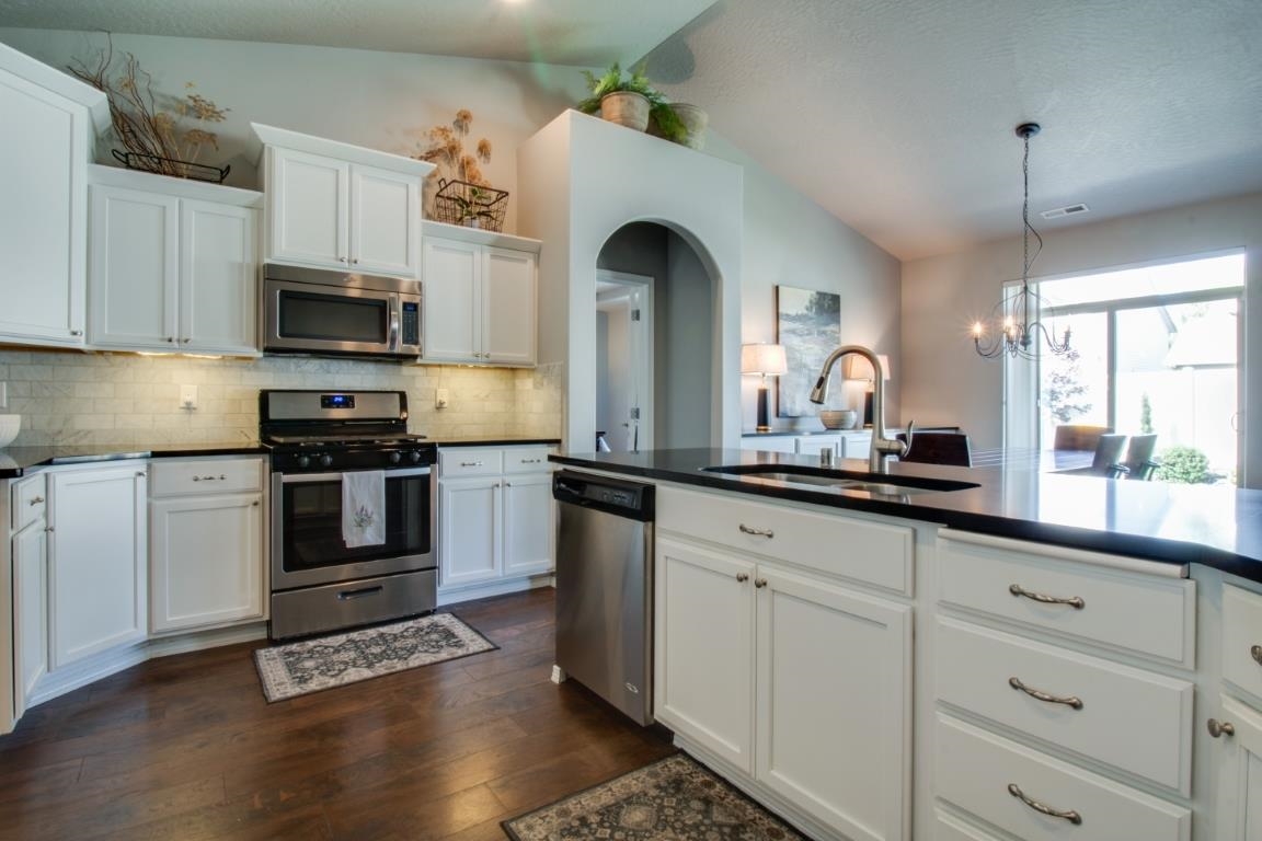 2818 Sunset View Lane Spokane, WA 99208 - Photo 9 of 35 Gallery Image 9