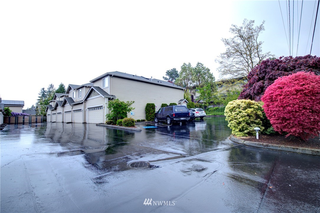 8125 212th Street Southwest, Unit 9 Edmonds, WA 98026 - Photo 1 of 25