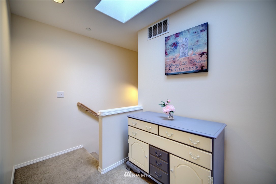 8125 212th Street Southwest, Unit 9 Edmonds, WA 98026 - Photo 12 of 25