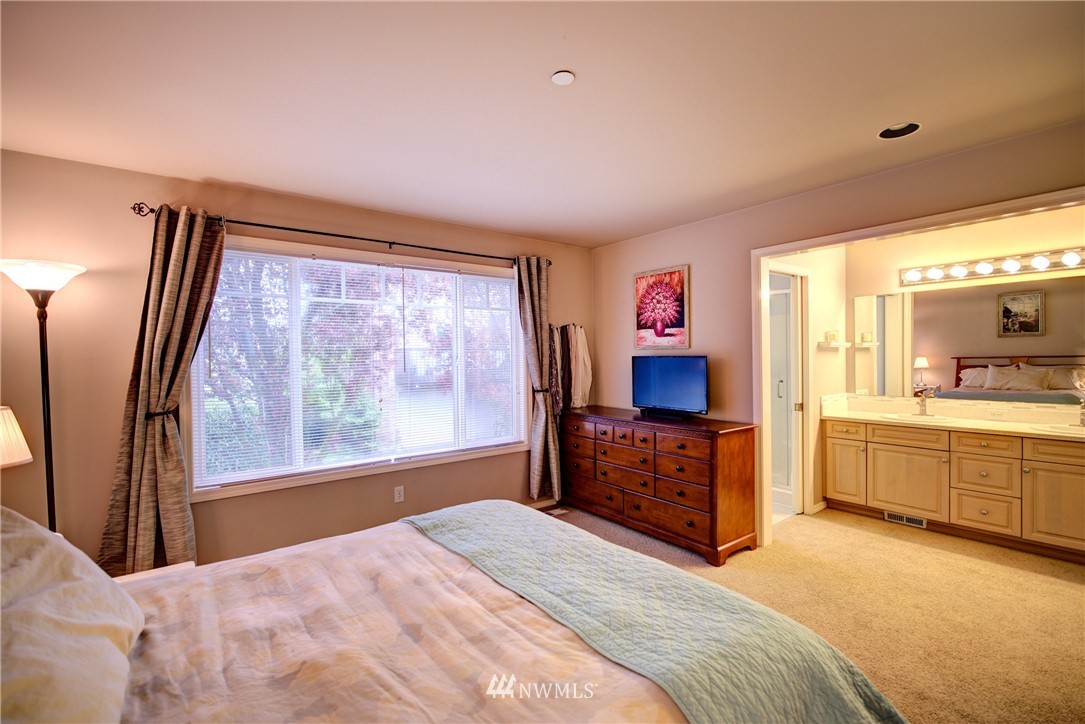 8125 212th Street Southwest, Unit 9 Edmonds, WA 98026 - Photo 15 of 25