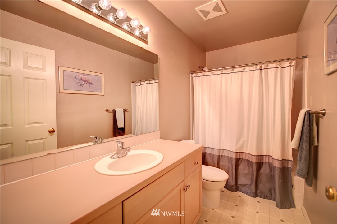 8125 212th Street Southwest, Unit 9 Edmonds, WA 98026 - Photo 21 of 25