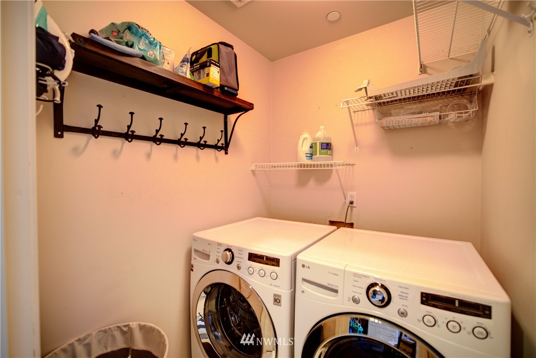8125 212th Street Southwest, Unit 9 Edmonds, WA 98026 - Photo 22 of 25