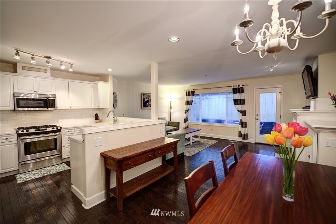 8125 212th Street Southwest, Unit 9 Edmonds, WA 98026 - Photo 6 of 25