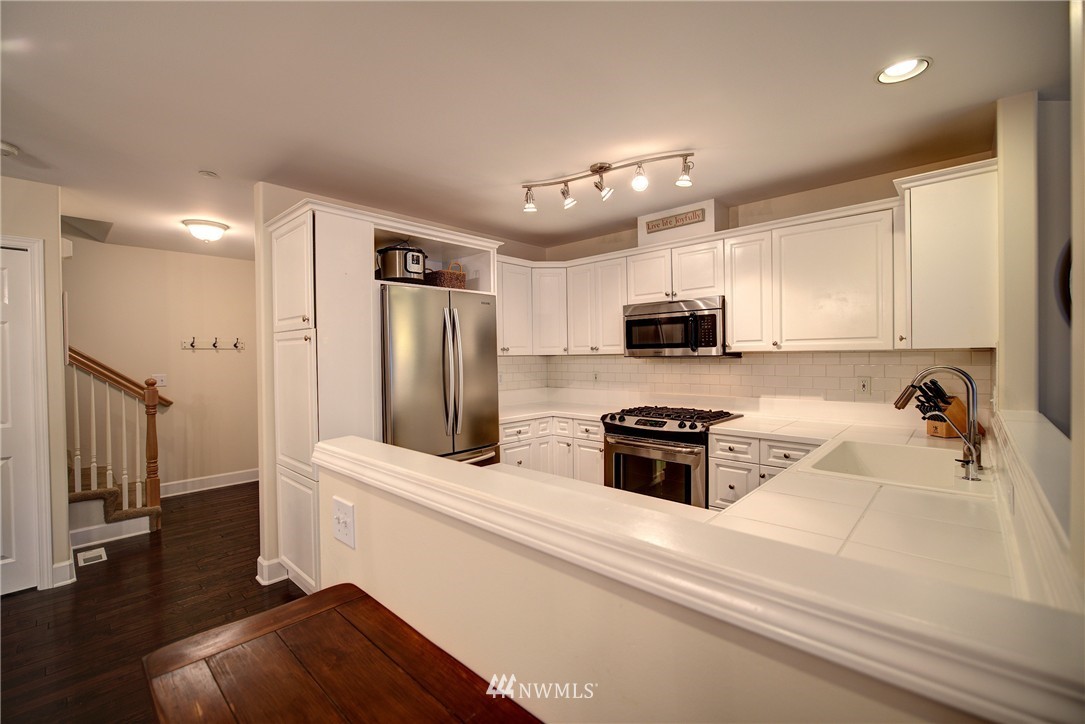 8125 212th Street Southwest, Unit 9 Edmonds, WA 98026 - Photo 7 of 25