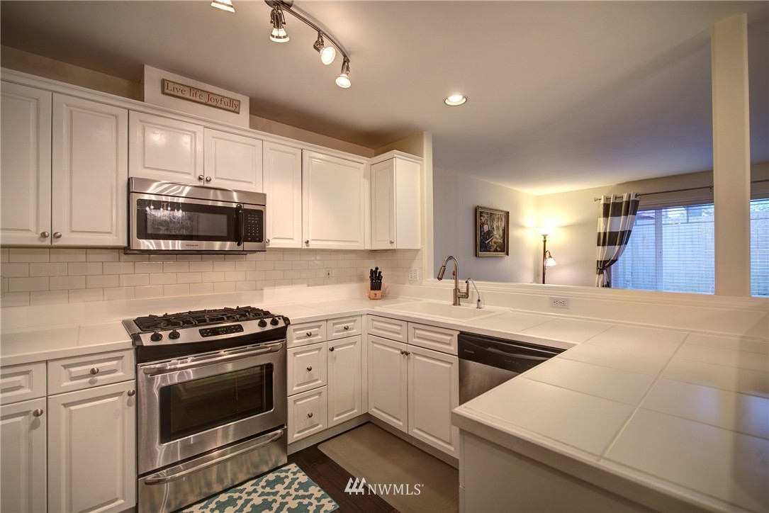 8125 212th Street Southwest, Unit 9 Edmonds, WA 98026 - Photo 8 of 25