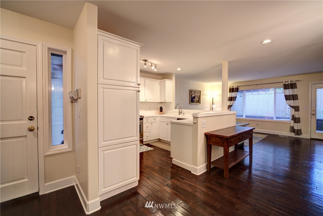 8125 212th Street Southwest, Unit 9 Edmonds, WA 98026 - Photo 9 of 25