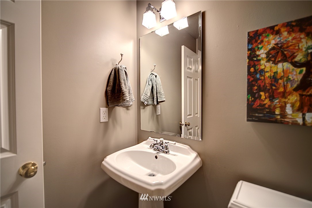 8125 212th Street Southwest, Unit 9 Edmonds, WA 98026 - Photo 10 of 25