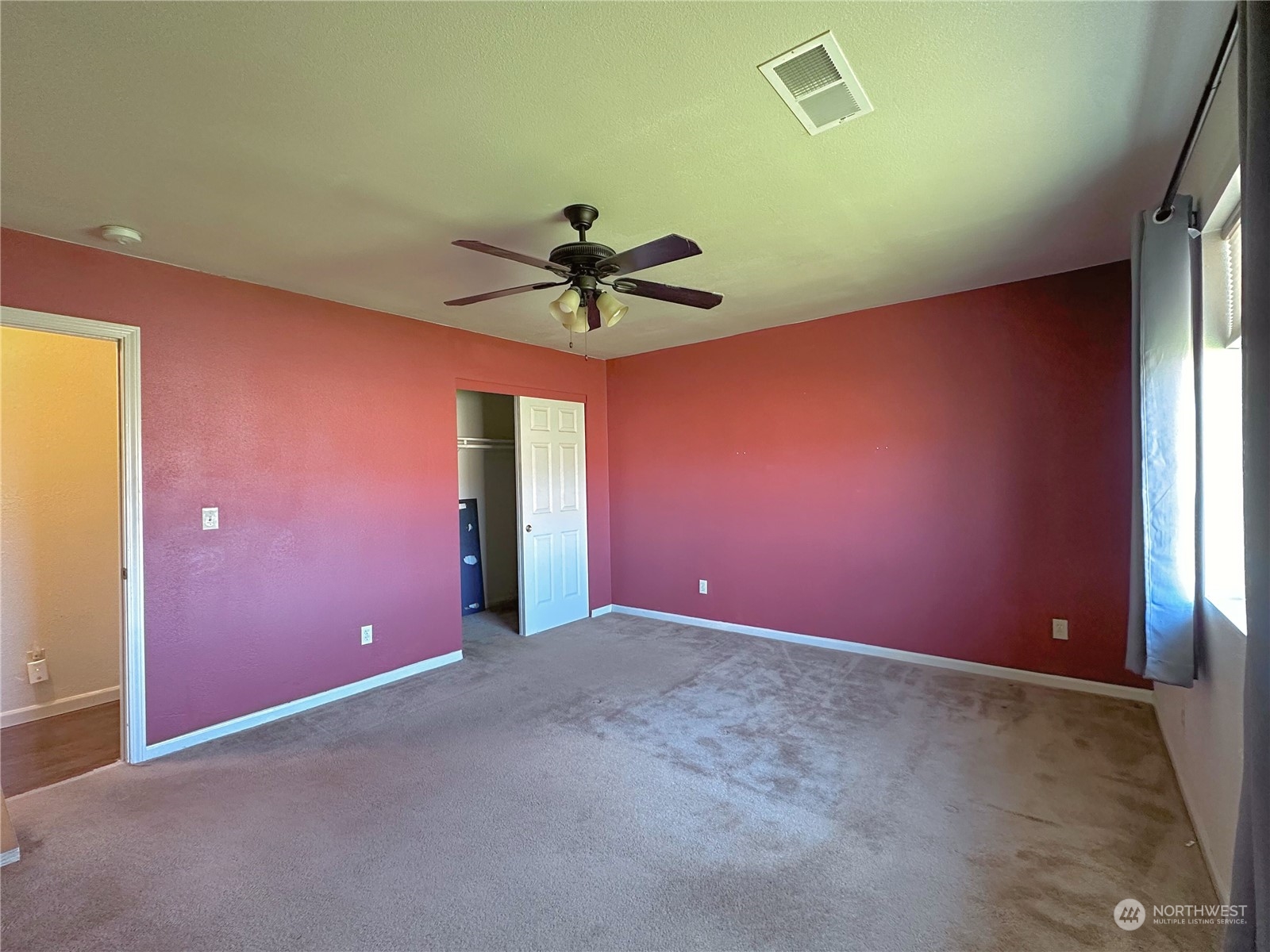 19 Jess Botello Place Riverside, WA 98849 - Photo 11 of 30 an empty room with a ceiling fan and window