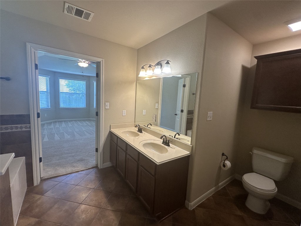 7714 Squirrel Hollow Drive Georgetown, TX 78628 - Photo 11 of 17 a bathroom with a sink toilet and shower