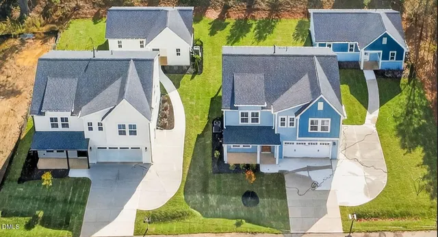 $925,000 | 209 West Maple Avenue, Holly Springs, NC 27540