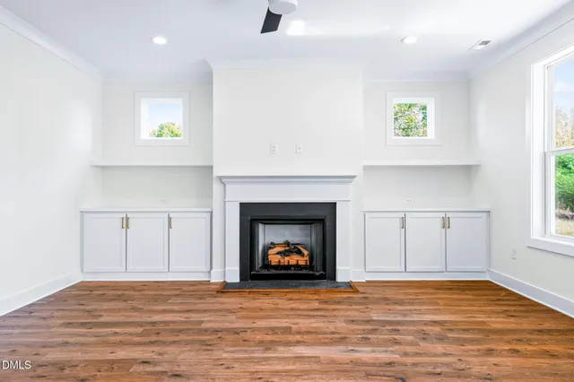 $925,000 | 209 West Maple Avenue, Holly Springs, NC 27540