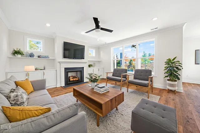 $925,000 | 209 West Maple Avenue, Holly Springs, NC 27540