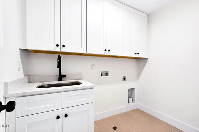 $925,000 | 209 West Maple Avenue, Holly Springs, NC 27540