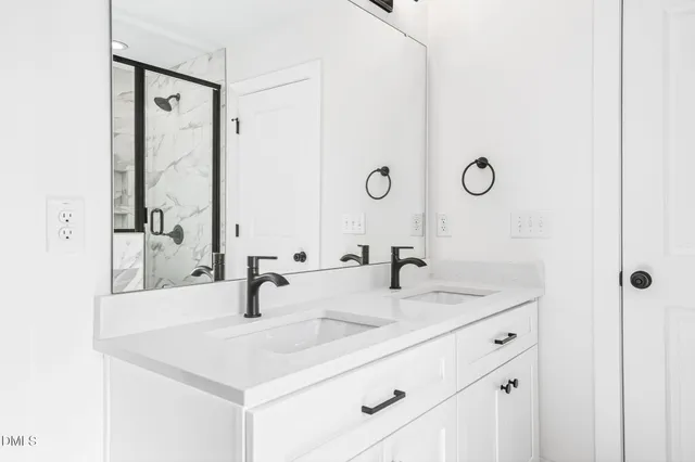 $925,000 | 209 West Maple Avenue, Holly Springs, NC 27540