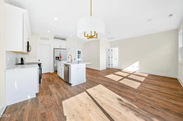 $925,000 | 209 West Maple Avenue, Holly Springs, NC 27540